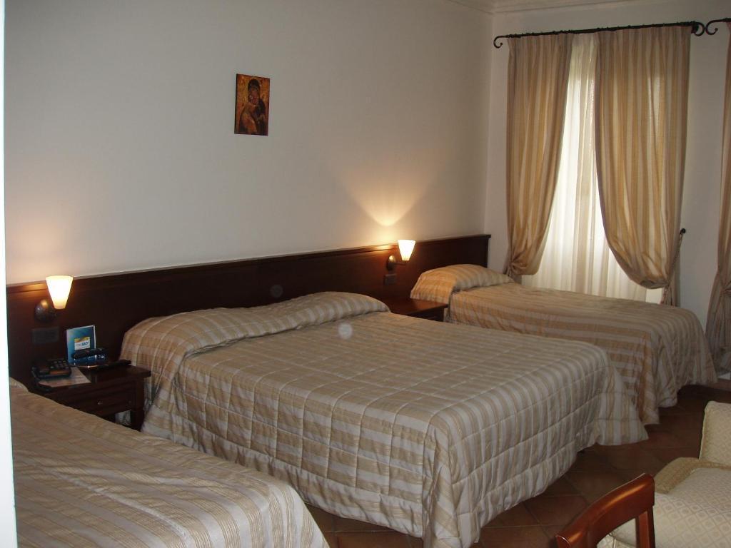 Hotel San Claudio Corridonia Room photo